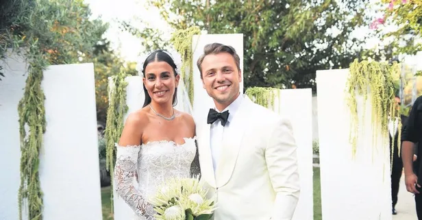 Çeşme'de mutlu son! Tolga Sarıtaş ile başarılı tasarımcı Zeynep Mayruk dünyaevine girdi