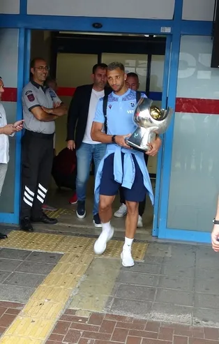 Trabzonspor Trabzon'a Süper Kupayla döndü