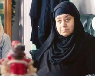 Başörtülülere hakaret ediyordu para için çarşaf giydi