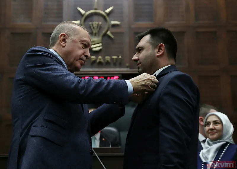 Başkan Erdoğan AK Parti'ye katılan 5 belediye başkanına rozetlerini taktı!