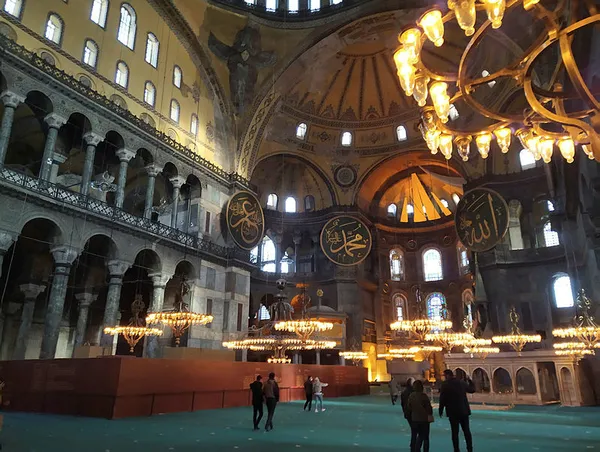 ayasofya-camiinde-dev-iskele-7-yil-sonra-kaldirildi-serafim-melekleri-de-yeniden-ortaya-cikti-1606057555846.jpg