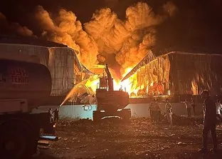İZLE I Adana’da fabrika yangını: Çok sayıda ekip bölgeye sevk edildi
