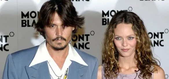 AMERİKALI AKTÖR JOHNNY DEPP İLE VANESSA PARADİS EVLENDİ