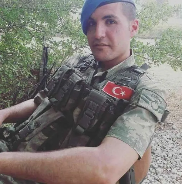 afrinde-bolucu-teror-orgutu-pkkypgnin-sehit-ettigi-asker-babasindan-muhalefet-partilerine-hdpli-semra-guzel-te-1642657411521.jpg Afrin'de bölücü terör örgütü PKK/YPG'nin şehit ettiği asker babasından muhalefet partilerine HDP’li Semra Güzel tepkisi-6