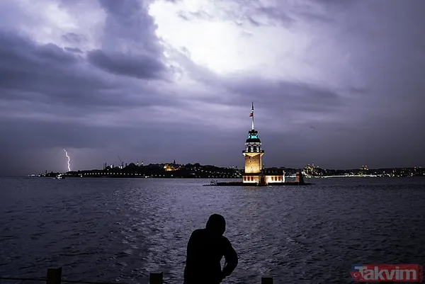İstanbul'da yağmur etkisi! İstiklal'i su bastı Vatan Caddesi'nde yol çöktü... En çok o ilçeye yağdı - 2
