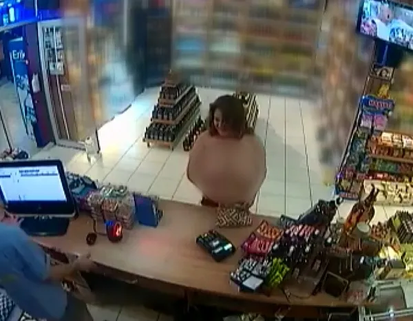 markette-ustsuz-alisverise-sorusturma-yari-ciplak-dukkana-giren-kadin-once-bebek-ve-umraniye-simdi-de-denizli-1654609681636.jpg Markette üstsüz alışverişe soruşturma! Yarı çıplak dükkana giren kadın... Önce Bebek ve Ümraniye şimdi de Denizli! Halkın sinir uçlarıyla kim oynuyor?-6