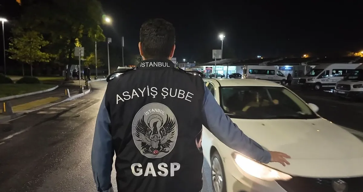 uskudarda-araclar-tek-tek-durduruldu-havadan-ve-karadan-gbt-kontrolu-1789585423655.jpeg Üsküdar'da araçlar tek tek durduruldu: Havadan ve karadan GBT kontrolü-4