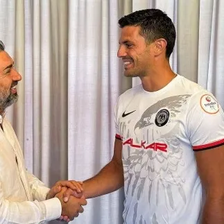 Aleksic’ten 2 yıllık imza