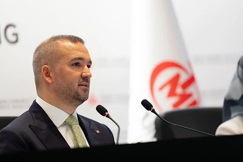 Türkiye Cumhuriyet Merkez Bankası (TCMB) Başkanı Fatih Karahan, Merkez Bankası İdare Merkezi'nde yılın Dördüncü Enflasyon Raporu'nun tanıtımı amacıyla bilgilendirme toplantısı düzenledi. (AA)