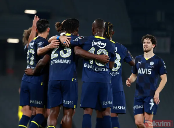 Artık Altay'a Yediği Hatalı Goller Dolayısıyla Pek Kızamıyorum. Bunun Nedeni Aslında Jesus'un Çılgın Sistemi. Bu Öyle Bir Sistem Ki; Golcüleri Uçuruyor,...