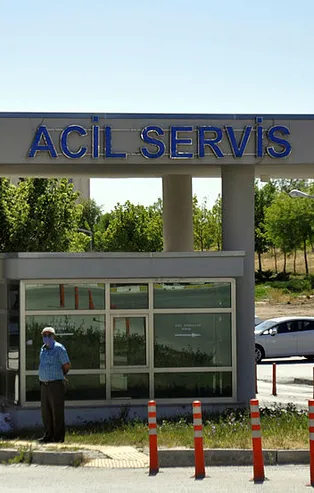 Karın ağrısıyla hastaneye gitti, içinden soda şişesi çıktı! Karaman'da şok olay