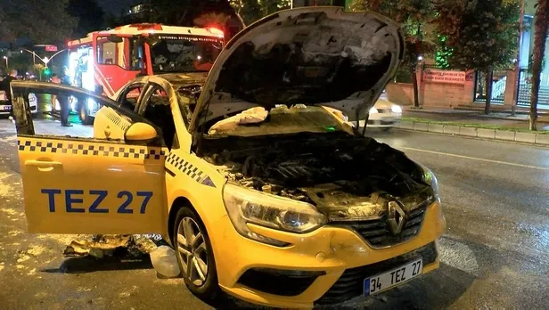 Bahçelievler'de facianın eşiğinden dönüldü! İçinde yolcu olan bir taksi alev topuna döndü-2