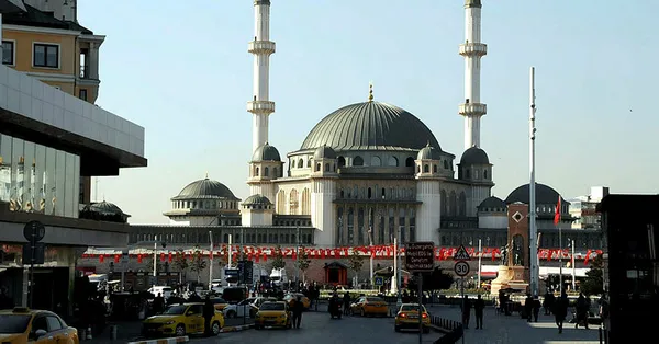 Rüyada camide ezan okunduğunu görmek neye işarettir? Rüyada ezan okumak