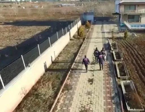 İzmir’de tefeci çetesine baskın: 3 gözaltı