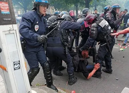 Fransız polisinden eylemcilere sert müdahale