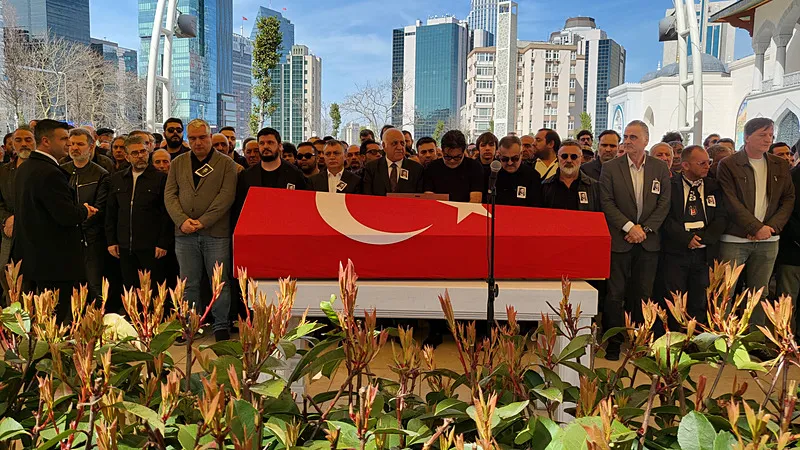 Büyük Hilmi'ye veda! Şinasi Yurtsever son yolculuğuna uğurlandı! - 16