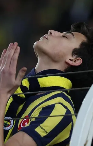 Fenerbahçe maçında saha okunmuş pirinç atan çocuk olay yarattı