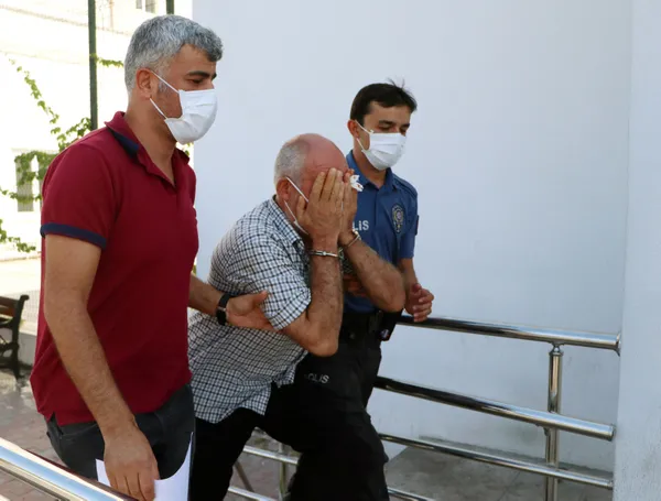 adanada-hamile-kizini-baskasina-kactigi-iddiasiyla-evine-getirip-boynundan-bicakladi-genc-kadinin-hayati-tehlikesi-var-1629298222700.jpg Adana'da hamile kızını başkasına kaçtığı iddiasıyla evine getirip boynundan bıçakladı! Genç kadının hayati tehlikesi var-3