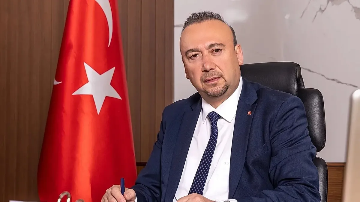 chpli-ozkan-yalim-etegindeki-taslari-dokuyor-yeniden-itirafci-oldu-1779119452345.jpeg "1 milyon TL Özgür Özel'in aracına kondu" diyerek patlattı! Özkan Yalım'ın dili çözüldü: Ek ifadesinde neler dedi?-5