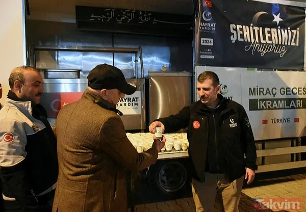 Deprem bölgesinde Miraç Kandili idrak edildi | Eller semaya açıldı! "İnşallah bir daha böyle acılar yaşamayız" - 24