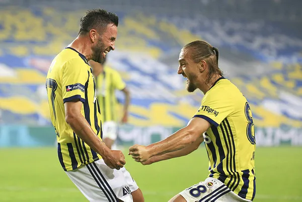 1614781289265.jpg Fenerbahçe'de Caner Erkin görüşmesi öncesi Erol Bulut'tan kritik rapor-4
