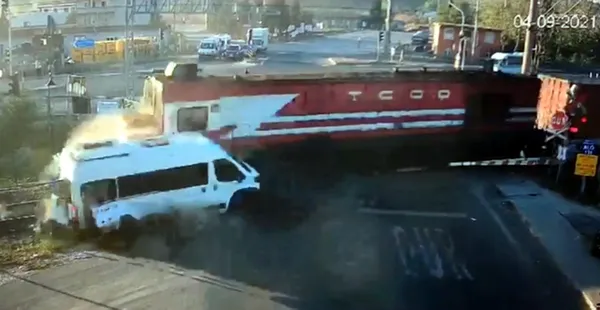 tekirdag-ergenede-tren-kazasi-ihmaliyle-7-kisinin-olumune-neden-olan-minibus-surucusu-demek-ki-gecmemek-gerekiyormus-1630925498027.jpg