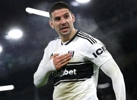 Kartal’ın eski yıldızı Tosic, Sırp golcü Mitrovic'i markaja aldı-8