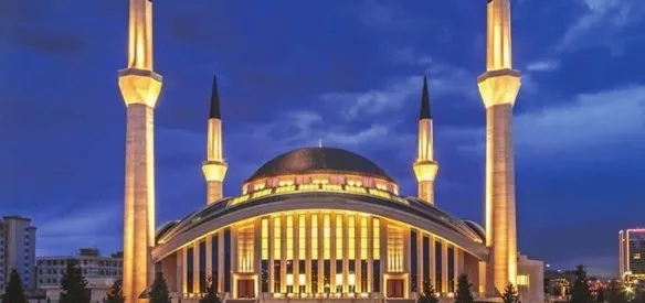 Diyanet İşleri Başkanlığı yanında yapılan Ahmet Hamdi Akseki Camisi ibadete açıldı