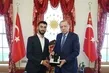 Başkan Erdoğan Filistinli yönetmen Basel Adra’yı kabul etti!