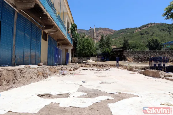 Kaçak kazıda bulunan mozaikler 98 parçaya bölünerek Zeugma Mozaik Müzesi'ne taşınıyor - 14