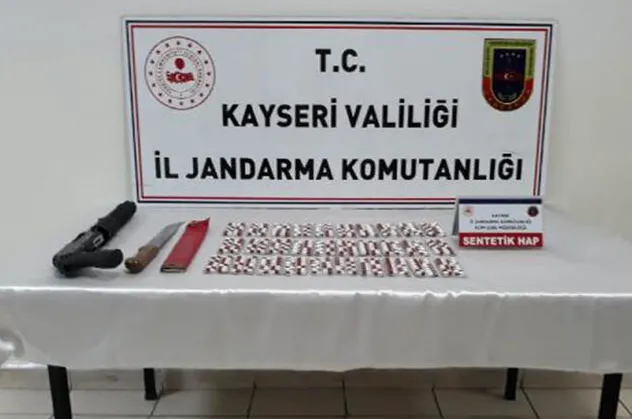 Evinde uyuşturucu hapla yakalandı