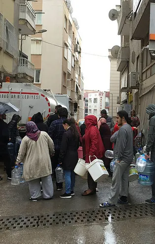 CHP'li belediyelerin hizmet anlayışları değişmemiş! 90'lı yıllardaki su kuyruğunu 2019'da tekrar gördük!