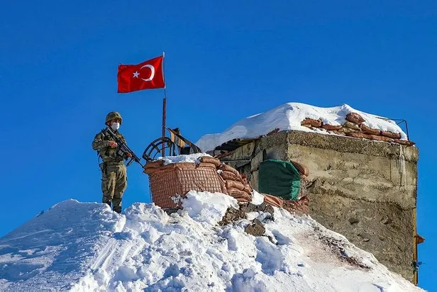 2 bin 100 rakımlı Tepeşin Tepe'de vatan nöbeti: Mehmetçik Irak sınırında teröristlere geçit vermiyor-8