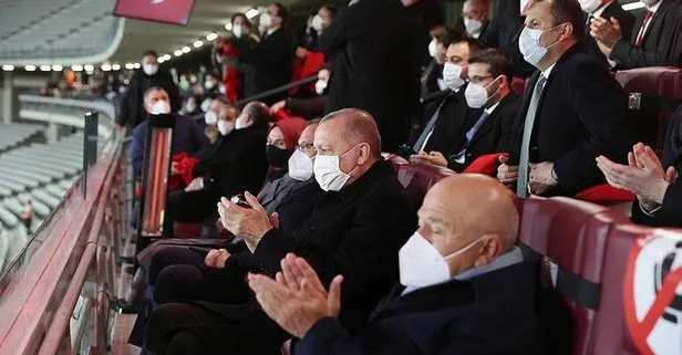 Başkan Recep Tayyip Erdoğan Atatürk Olimpiyat Stadı’nda: A Milli Futbol Takımı’nı Letonya maçında yalnız bırakmadı