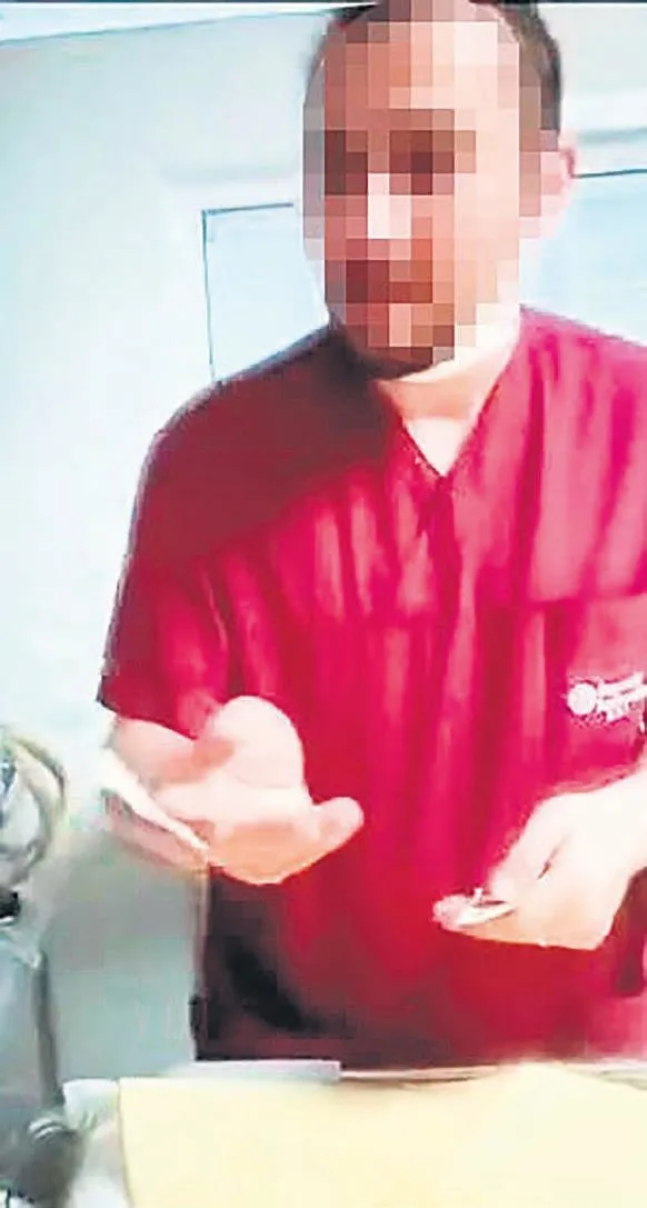 İki hasta bakıcının yoğun bakımdaki hasta kadının yüzüne para saçması büyük tepkilere neden oldu