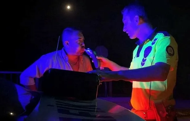 bursa-inegolde-alkollu-surucu-piskinligi-savunmasi-pes-dedirtti-ben-bu-arabayi-diyarbakira-kadar-gotururum-1693459174818.jpeg Bursa İnegöl'de alkollü sürücü pişkinliği! Savunması 'pes' dedirtti: Ben bu arabayı Diyarbakır'a kadar götürürüm-4