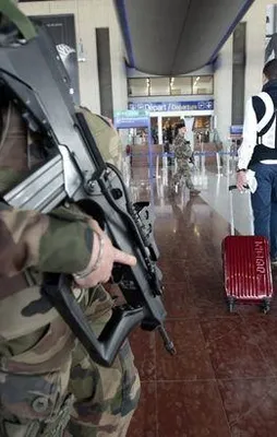 Fransa'da bomba şüphesi!