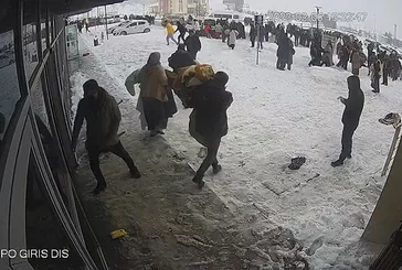 6 Şubat depreminin yeni görüntüleri ortaya çıktı: Malatya’da vatandaşlar hastaneden koşarak kaçtı