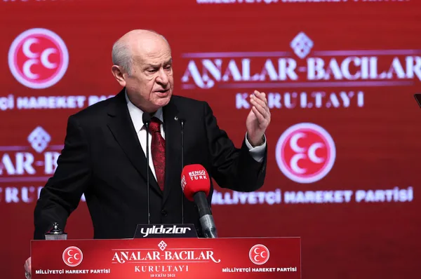 son-dakika-mhp-genel-baskani-devlet-bahceliden-analar-bacilar-kurultayinda-onemli-aciklamalar-analariniz-kollarini-acmis-bekliyor-evinize-donun-1633869667787.jpg SON DAKİKA: MHP Genel Başkanı Devlet Bahçeli'den Analar-Bacılar Kurultayı'nda önemli açıklamalar: Analarınız kollarını açmış bekliyor evinize dönün-9