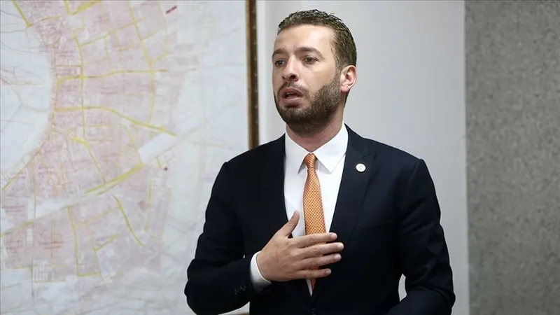 chpli-belediyelerdeki-vurgunlara-hesap-zamani-silivride-hakim-karsisindalar-1769467941614.jpeg CHP'li Ceyhan Belediye Başkanı Kadir Aydar