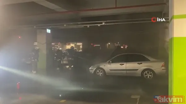 Seyir halinde motor bölümünden alev aldı! Büyük Çamlıca Camisi'nin kapalı otoparkında araç yangını - 2
