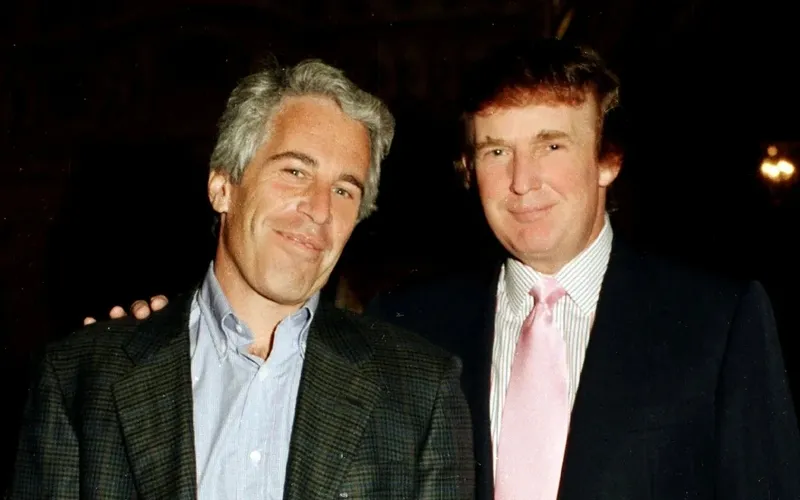 abdde-epstein-depremi-trump-pedofili-adasina-gitti-mi-belgelerde-adi-cikinca-komplo-dedi-1770089403302.jpeg ABD'de "Epstein" depremi! Trump pedofili adasına gitti mi? Belgelerde adı çıkınca "komplo" dedi-3