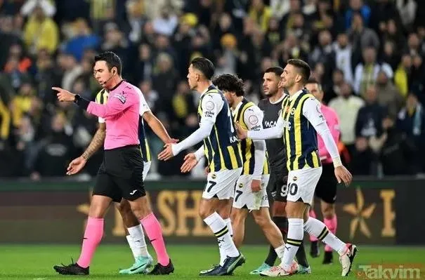 fenerbahce-karagumruk-macindaki-o-pozisyon-penalti-mi-ortalik-fena-karisti-parasinin-gucuyle-zalim-olanlari-hu-1701122249795.jpeg Fenerbahçe- Karagümrük maçındaki o pozisyon penaltı mı? Ortalık fena karıştı! "Parasının gücüyle zalim olanları hüsrana uğratacağız"-4