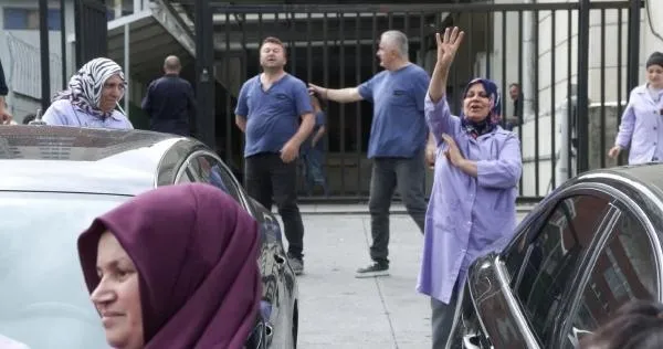 İmamoğlu Başakşehir'deki fabrika yangınına 70 saat sonra geldi! Kendisine tepki gösteren vatandaşı umursamadı-6