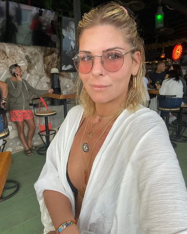 Pelin Öztekin dondurucu soğuğu bu pozlarıyla sıcacık etti! 93 kilo veren Pelin bikini giyemediği günlerin acısını çıkarıyor-8