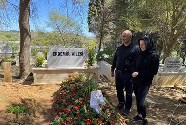 Oğuz Murat Aci'nin eşi ve babası mezarı başında gözyaşlarını tutamadı: Eylem Tok'un söylemleri oyalamaydı