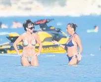 Asuman Dabak sohbete daldı yüzmeyi unuttu