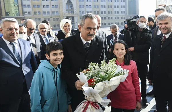 son-dakika-ozel-okul-fiyatlarina-zam-milli-egitim-bakani-mahmut-ozer-tefetufe-belirlendikten-sonra-aciklayacag-1672660678336.jpg Son dakika: Özel okul fiyatlarına zam! Milli Eğitim Bakanı Mahmut Özer: TEFE/TÜFE belirlendikten sonra açıklayacağız-2