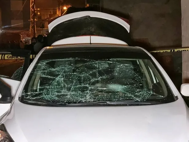 Adana'da aracından inen adam şoke oldu! Taşla sopayla saldırdılar-4