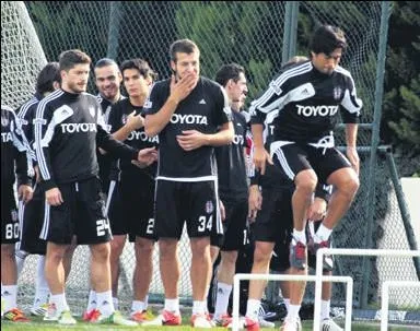 Antrenmanda sakatlandı...